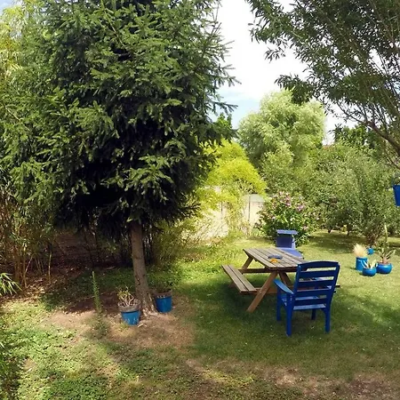 La Vie Est Belle Apartment *