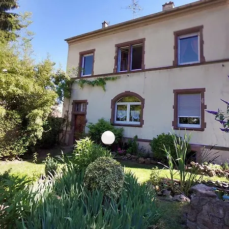 La Vie Est Belle Apartment